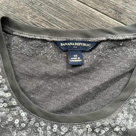 Cute detailed tee - Picture 3 of 3